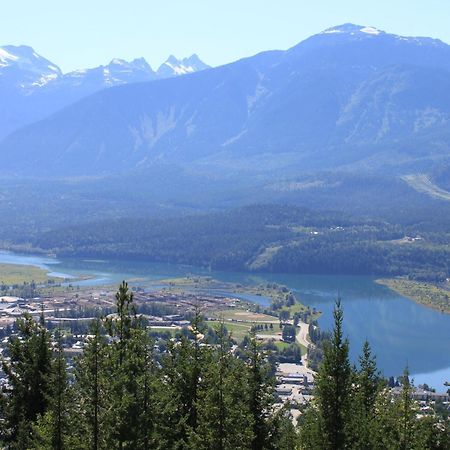 Alpenrose Revelstoke Bed & Breakfast Ngoại thất bức ảnh