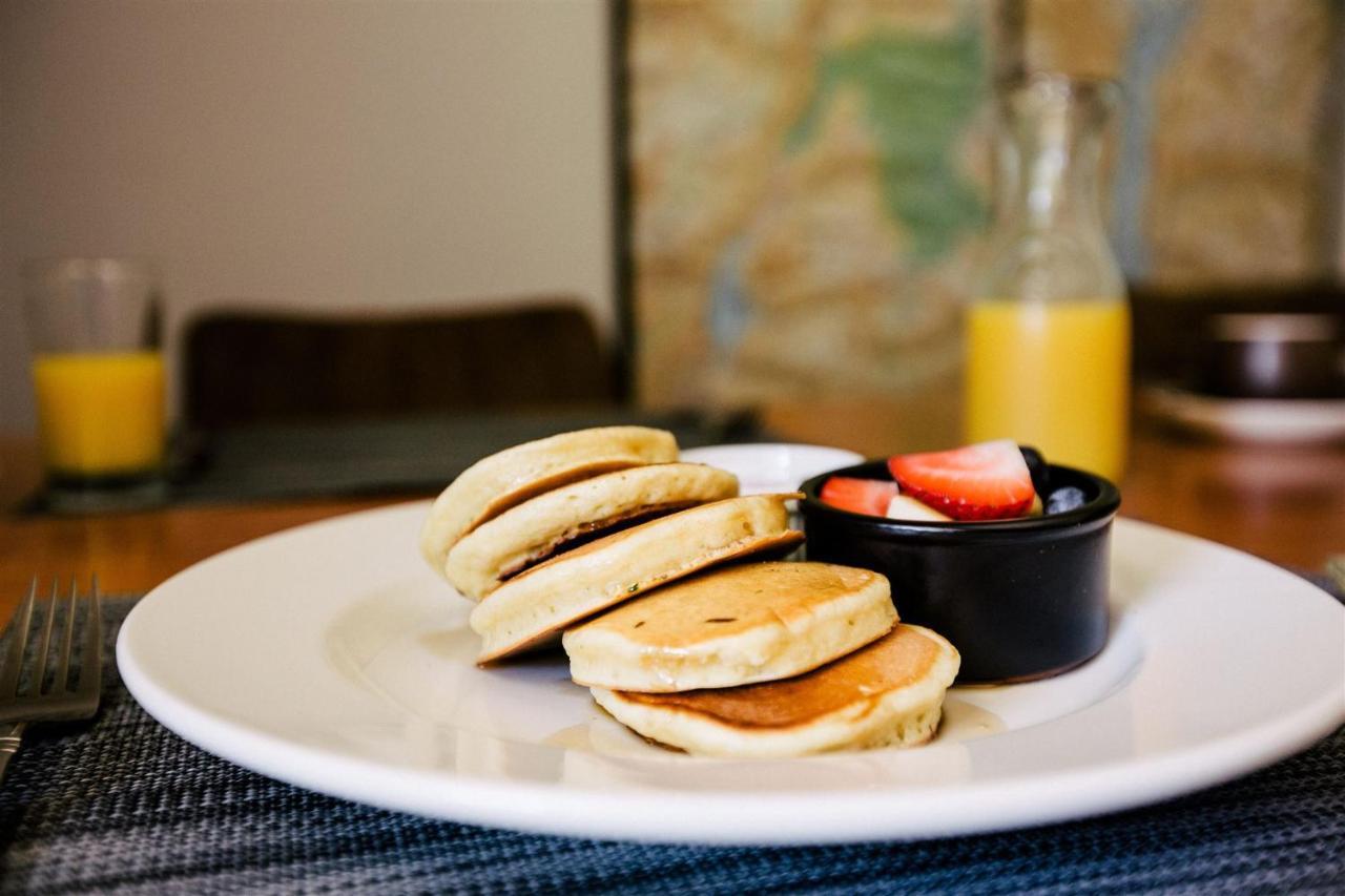Alpenrose Revelstoke Bed & Breakfast Ngoại thất bức ảnh