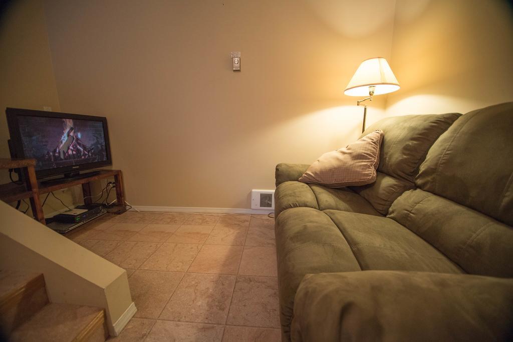 Alpenrose Revelstoke Bed & Breakfast Ngoại thất bức ảnh