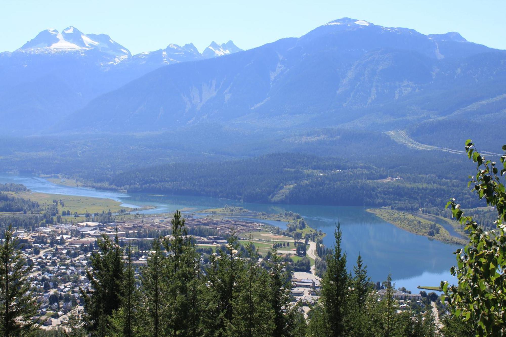 Alpenrose Revelstoke Bed & Breakfast Ngoại thất bức ảnh