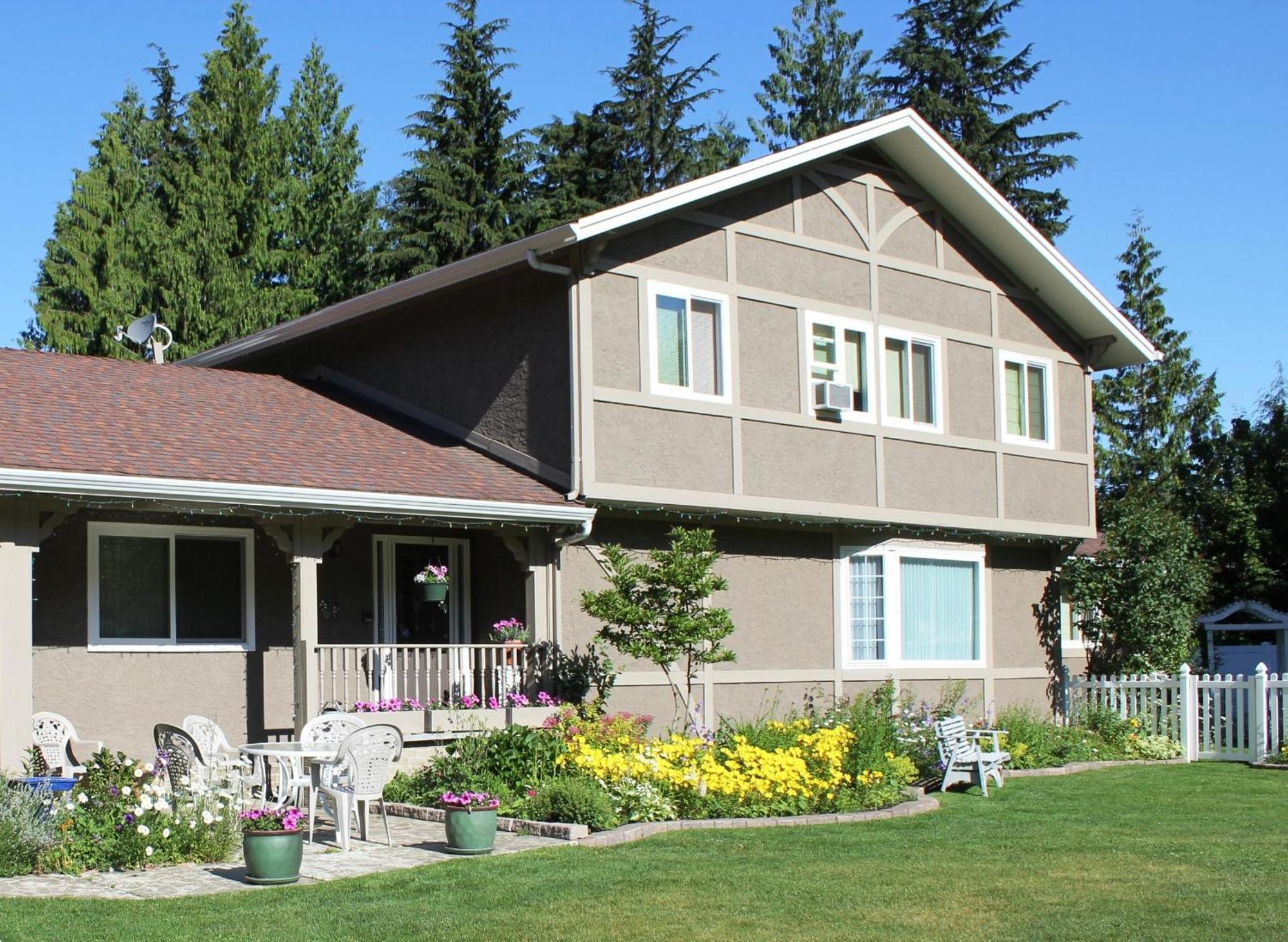 Alpenrose Revelstoke Bed & Breakfast Ngoại thất bức ảnh