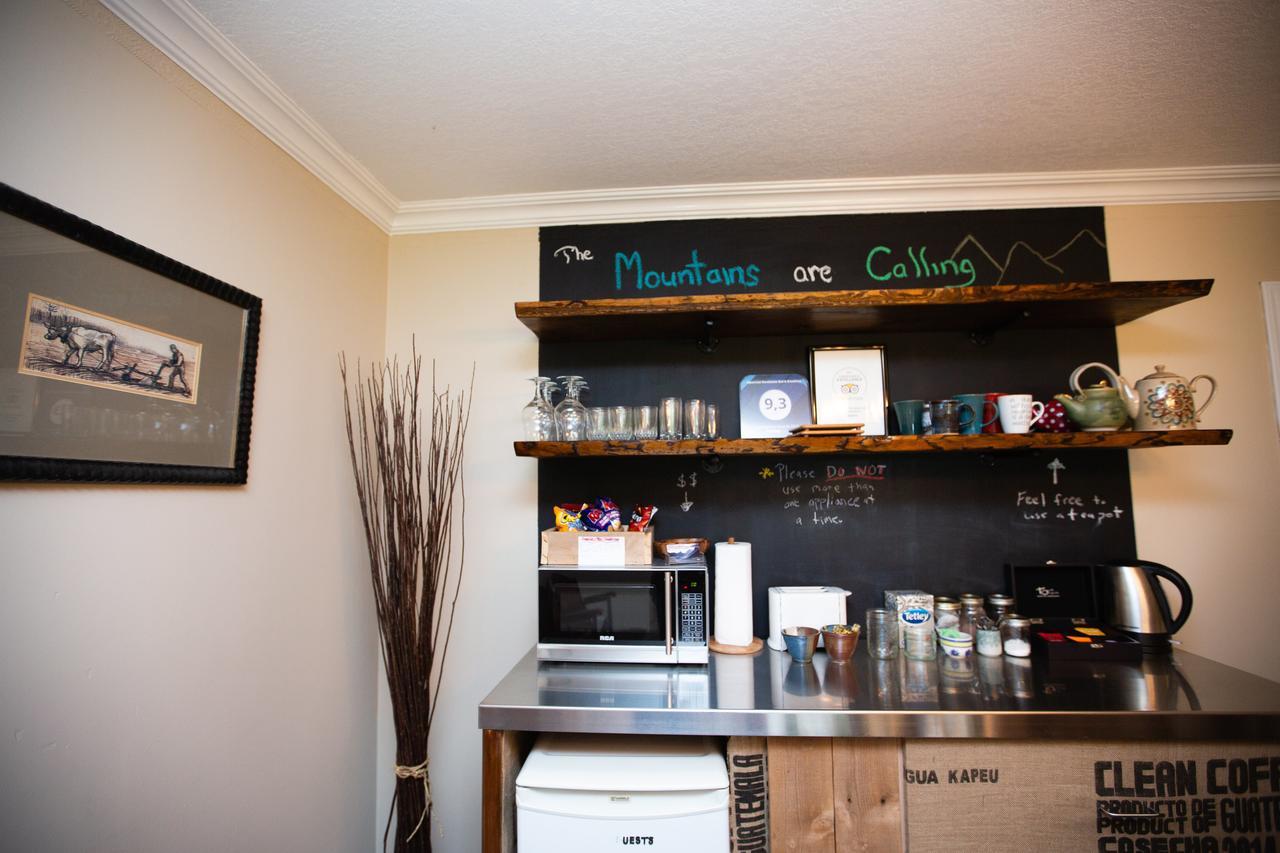 Alpenrose Revelstoke Bed & Breakfast Ngoại thất bức ảnh