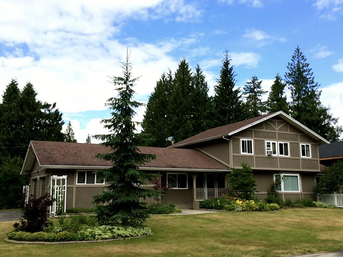 Alpenrose Revelstoke Bed & Breakfast Ngoại thất bức ảnh